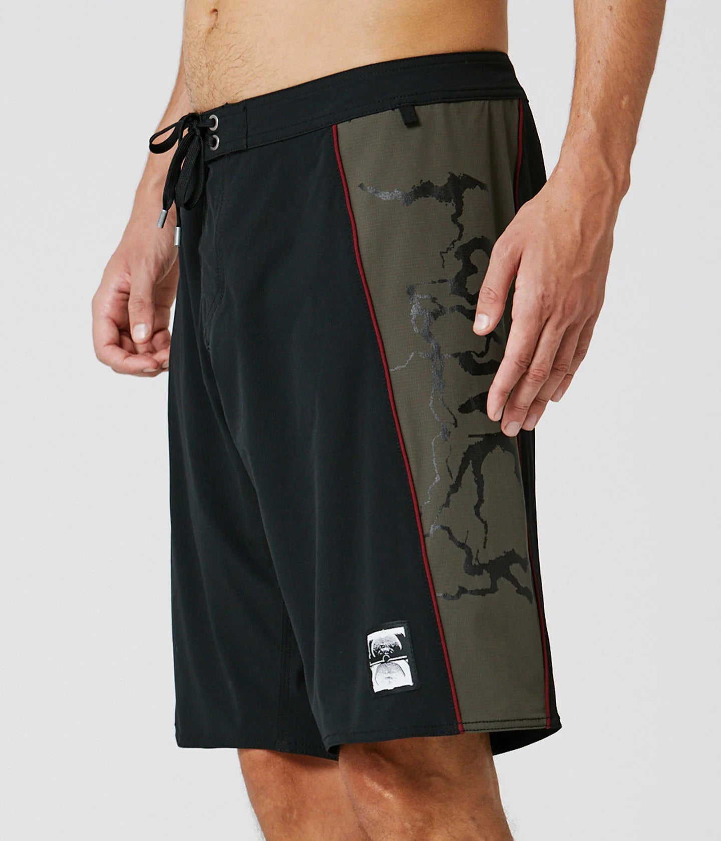 Former Tremor 20" Trunk - Black Army Red