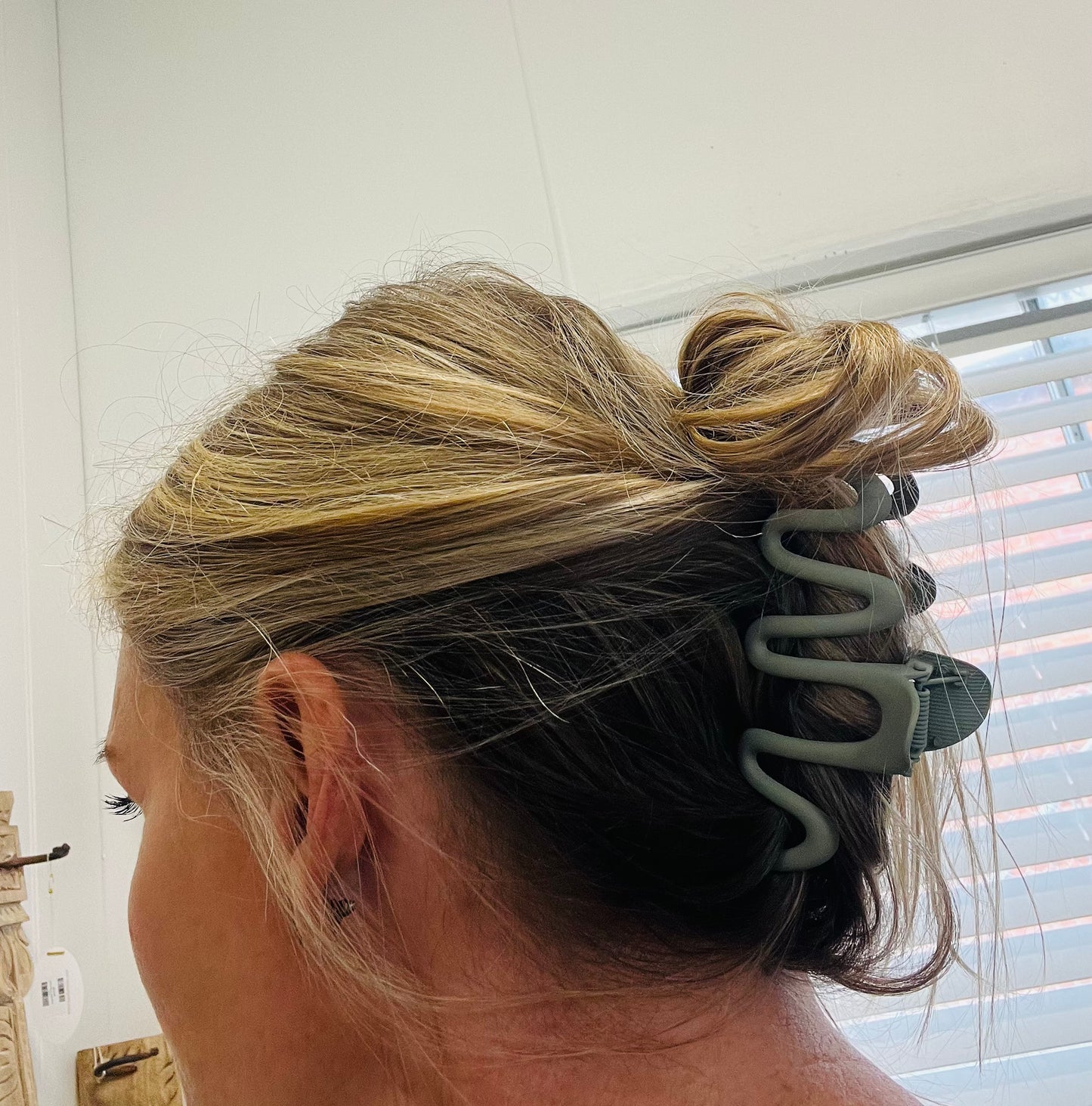 Sundy Mrnin Wavy Pastel Metal Hair Clip