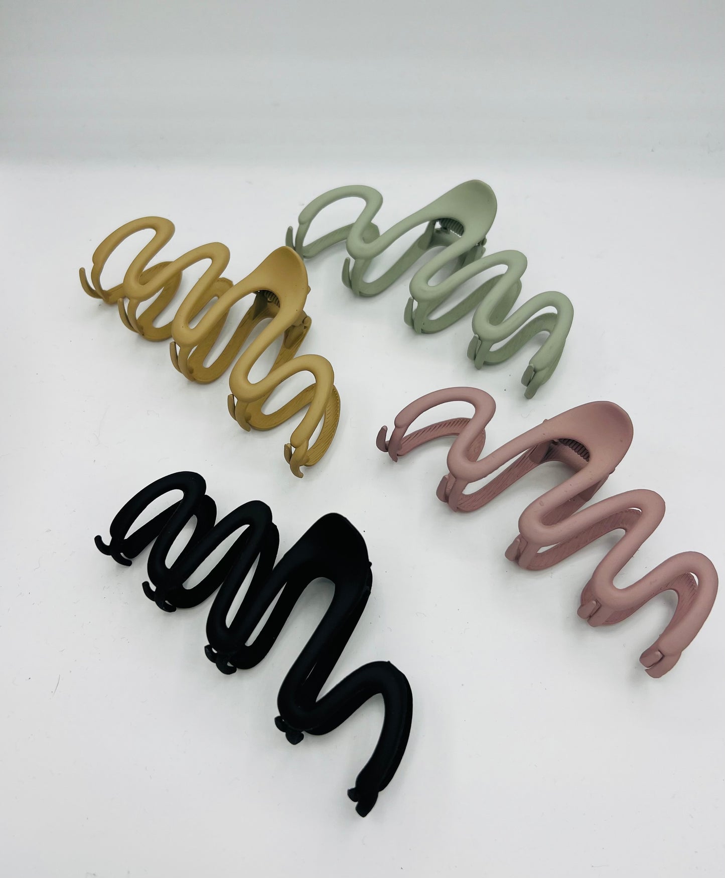 Sundy Mrnin Wavy Pastel Metal Hair Clip