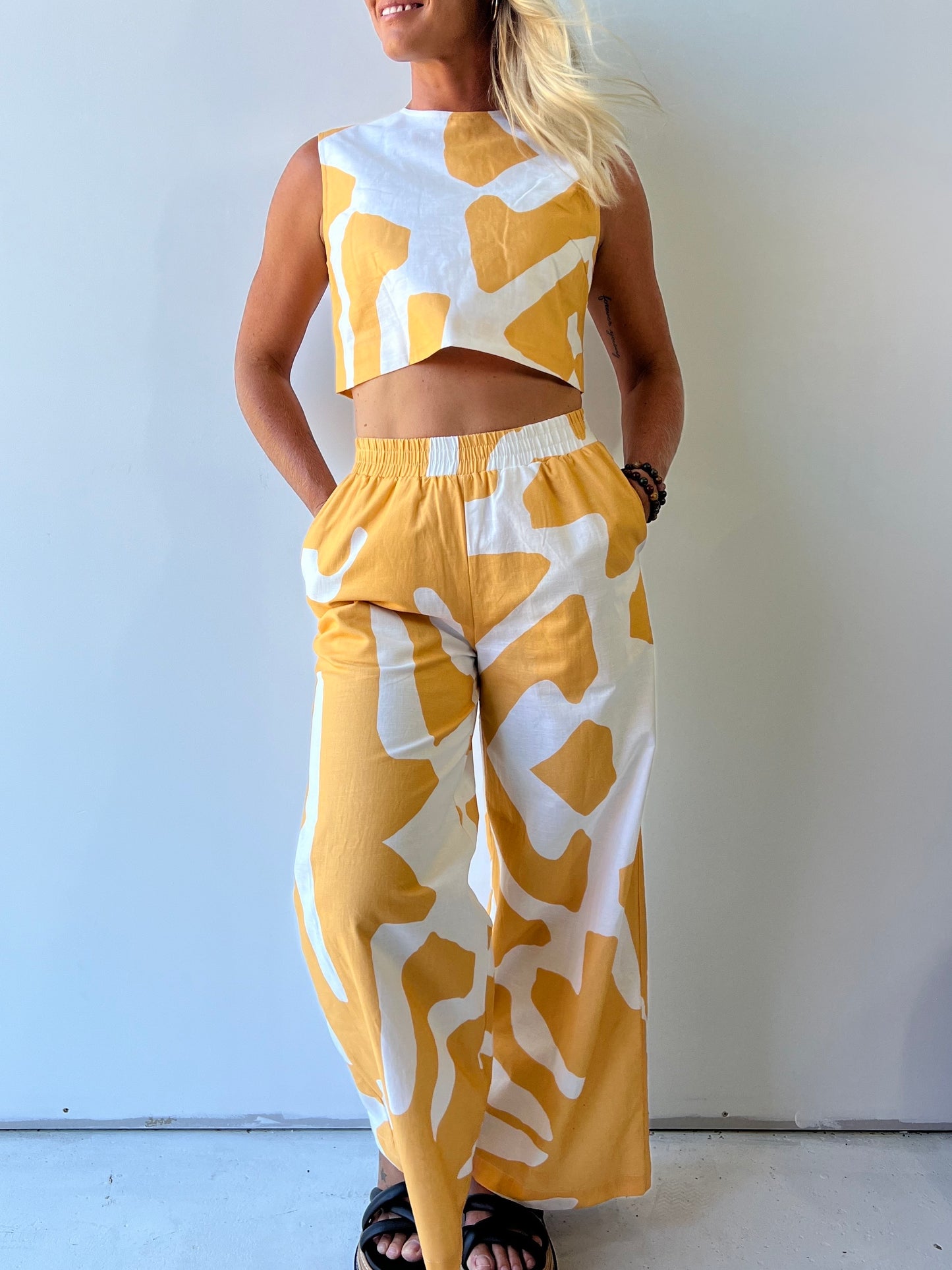 Sundy Mrnin Daisy Top